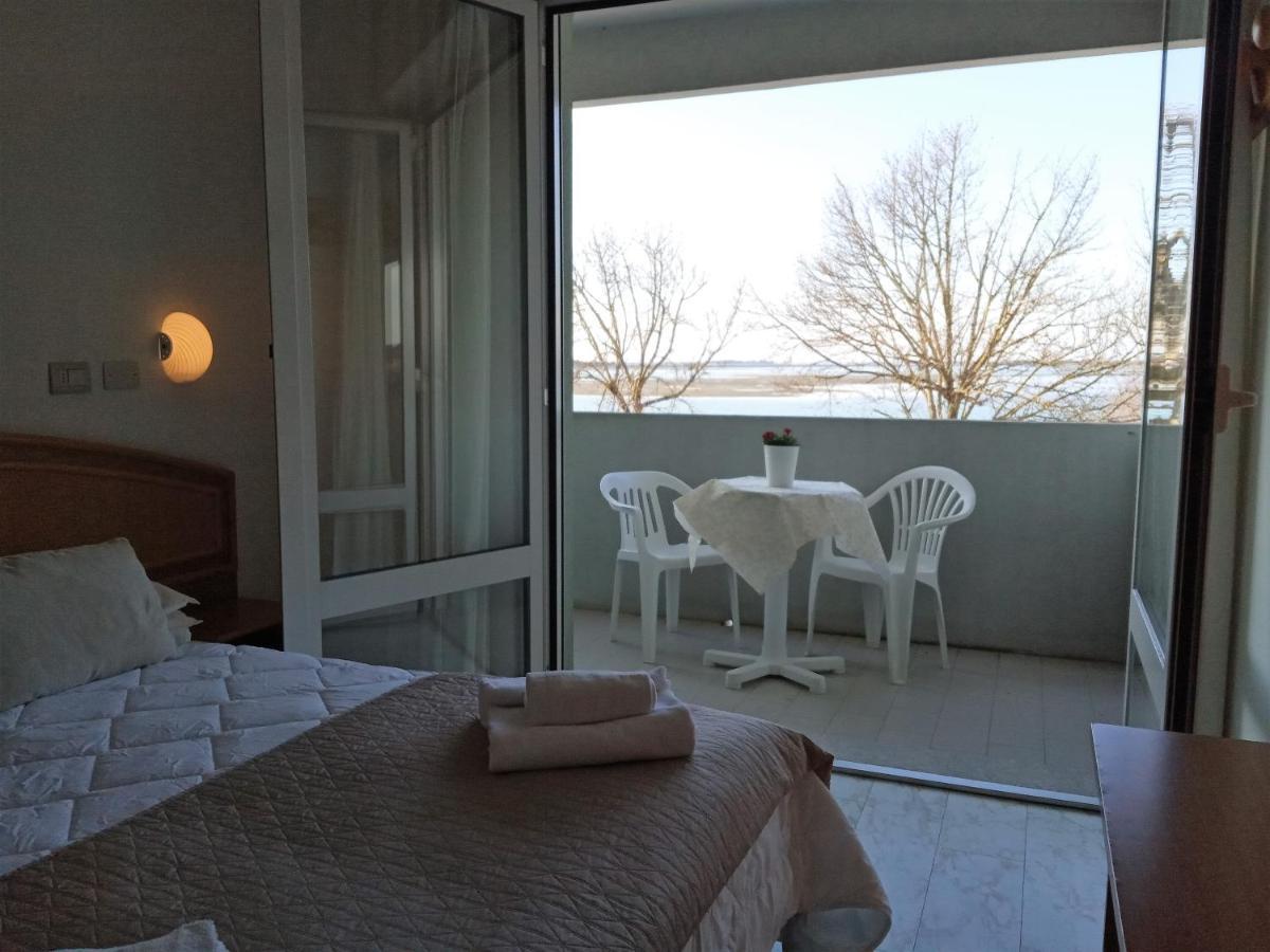 Hotel Capri Grado Exteriör bild