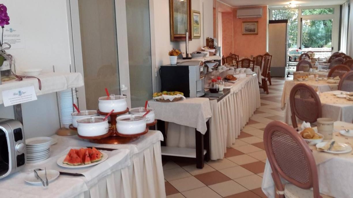 Hotel Capri Grado Exteriör bild