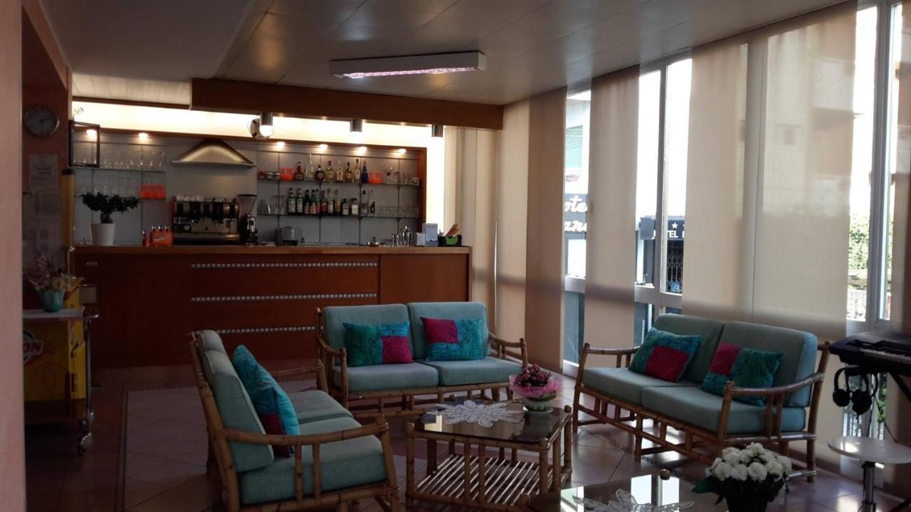 Hotel Capri Grado Exteriör bild