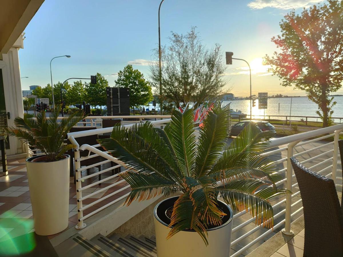 Hotel Capri Grado Exteriör bild